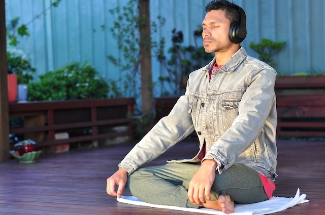 How to Listen to Guided Meditations on YouTube without Ads